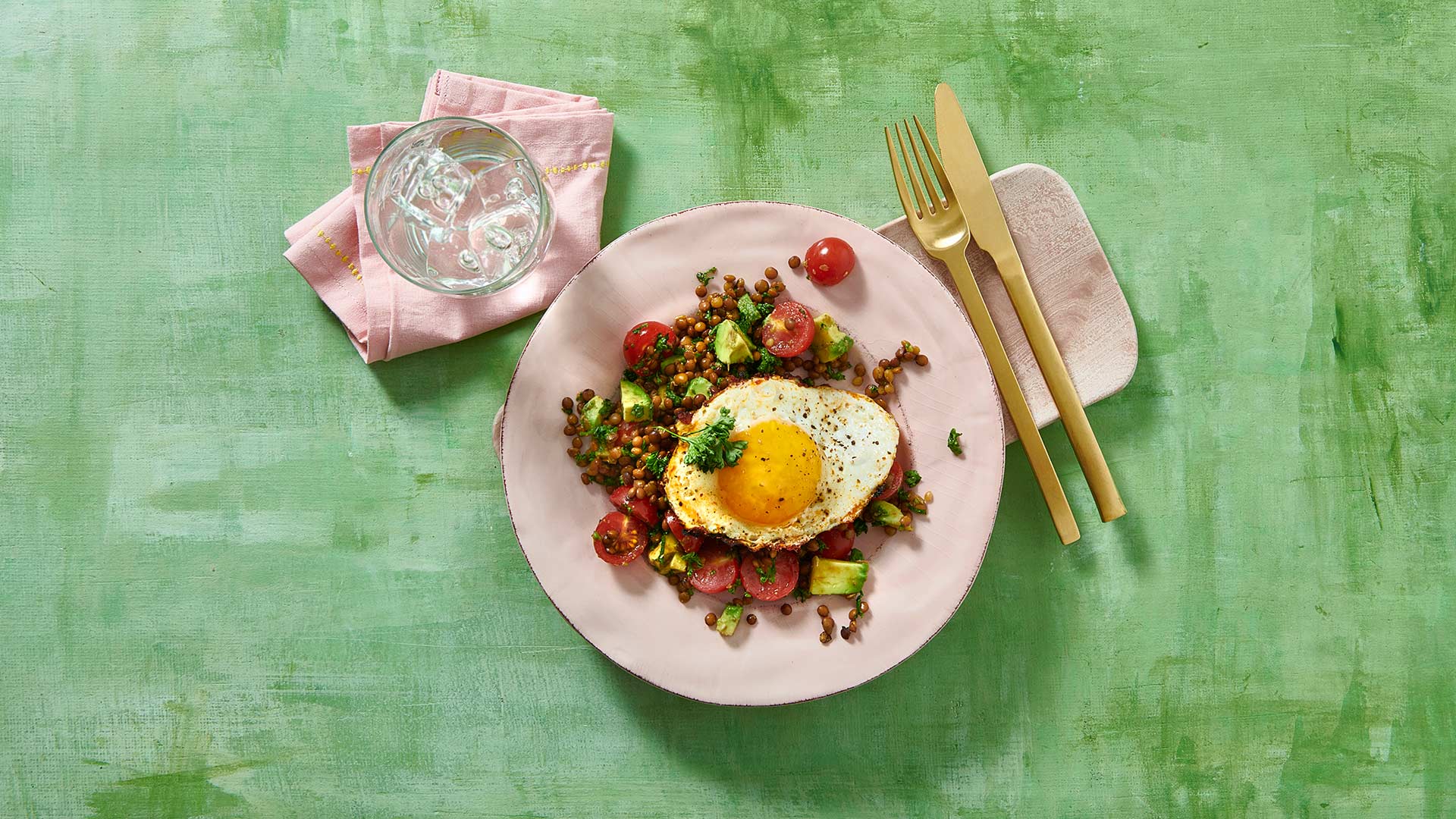 Linsesalat med spejlæg
