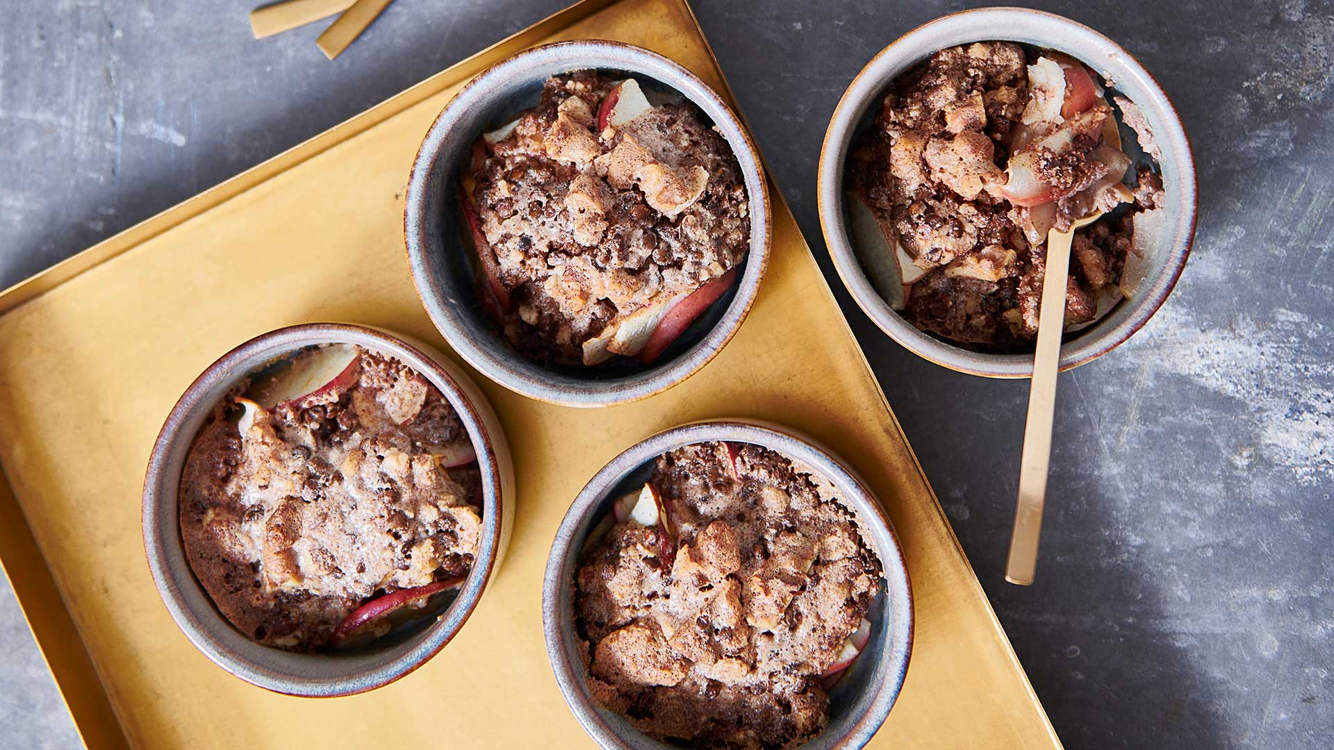Aeble Crumble Med Noeddeknas Web