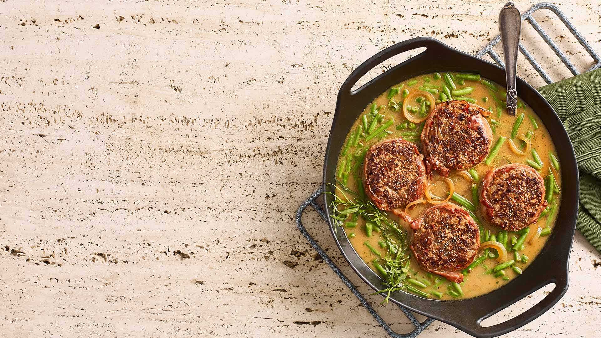Peberbøffer med sennepssovs