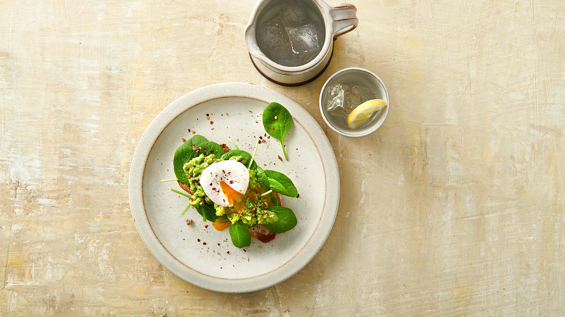 Avocadotoast med bløde æg