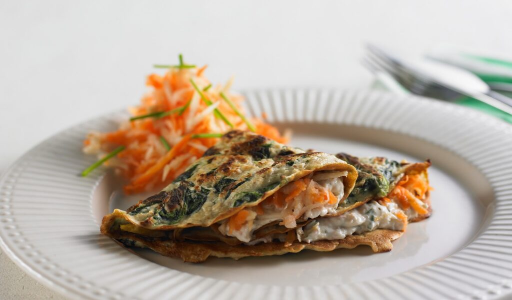 Spinatpandekage med ørredsalat