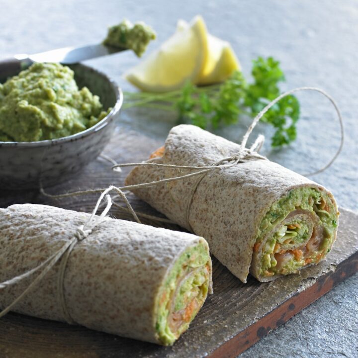 Wraps med laks og grøn hummus